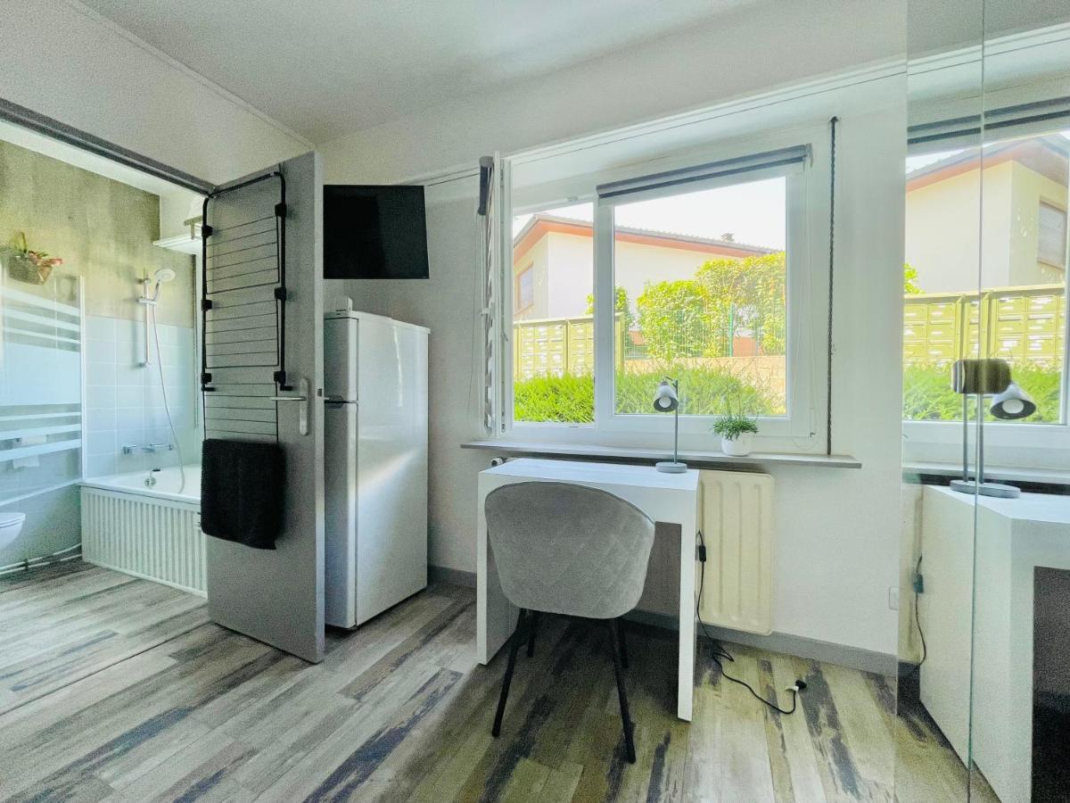Dnn - Stylish Studio - Free Wifi, Netflix And Parking - Min Away To Basel And Airport - Dishwasher, Washing Machine แซ็ง-ลุยส์ ภายนอก รูปภาพ